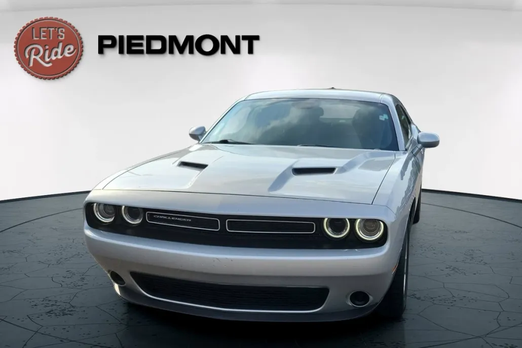 2023 Dodge Challenger SXT photo 1