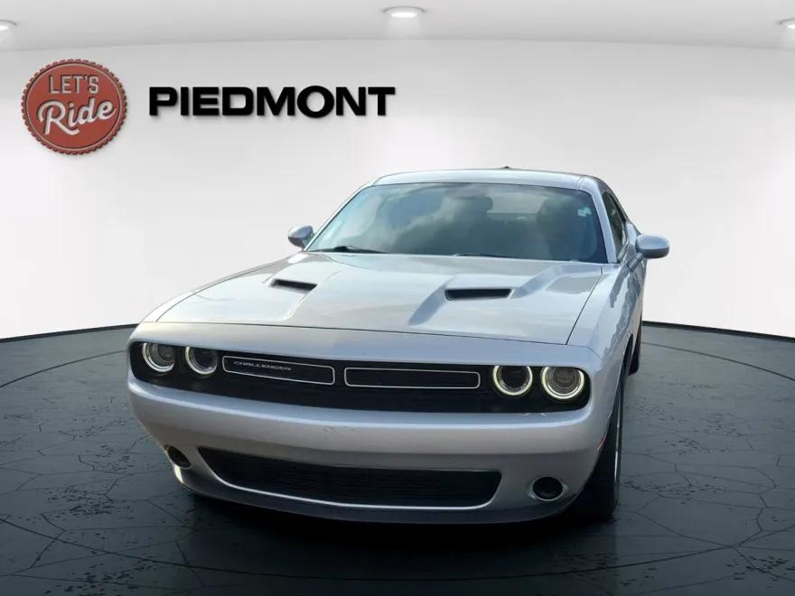 2023 Dodge Challenger SXT photo 1