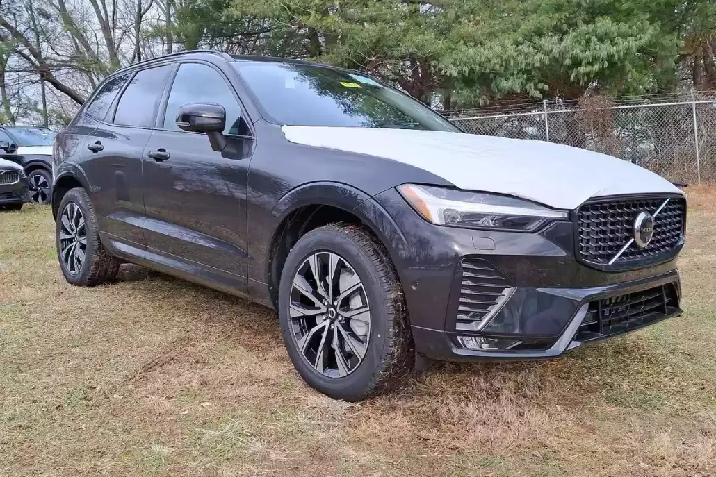 2025 Volvo XC60 B5 Plus photo 1