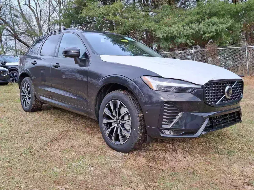 2025 Volvo XC60 B5 Plus photo 1