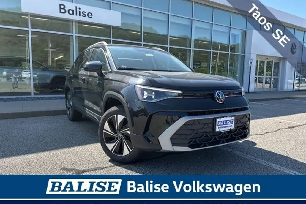 2025 Volkswagen Taos SE photo 1
