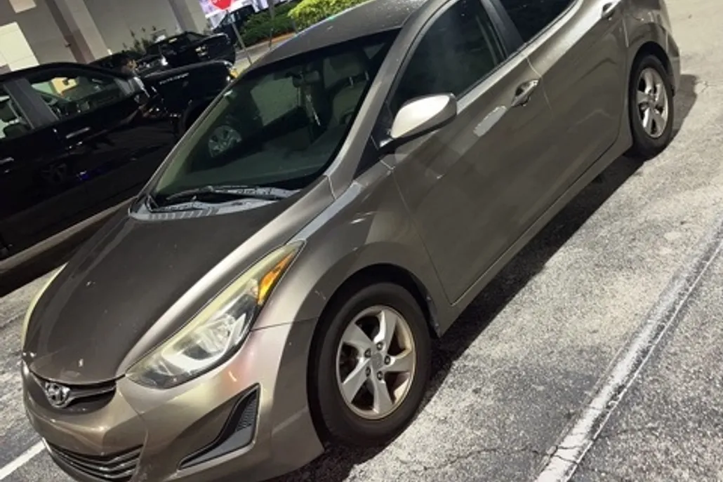 2014 Hyundai Elantra SE photo 1