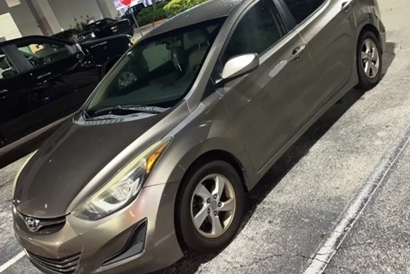 2014 Hyundai Elantra SE photo 1