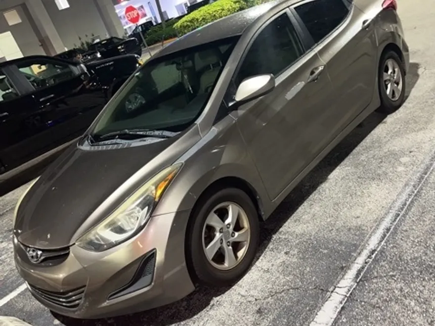 2014 Hyundai Elantra SE photo 1