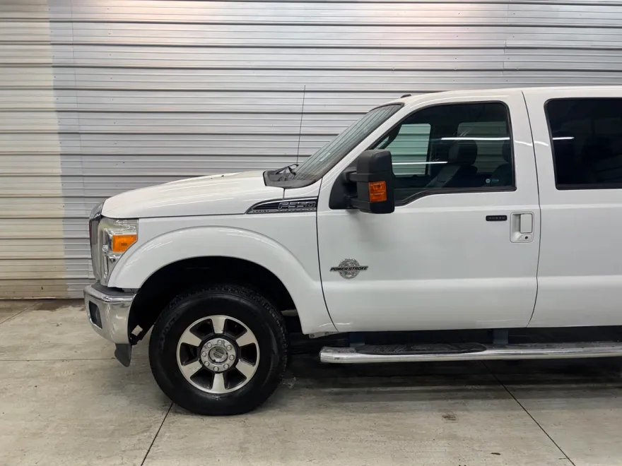 2016 Ford F-350 Lariat photo 1