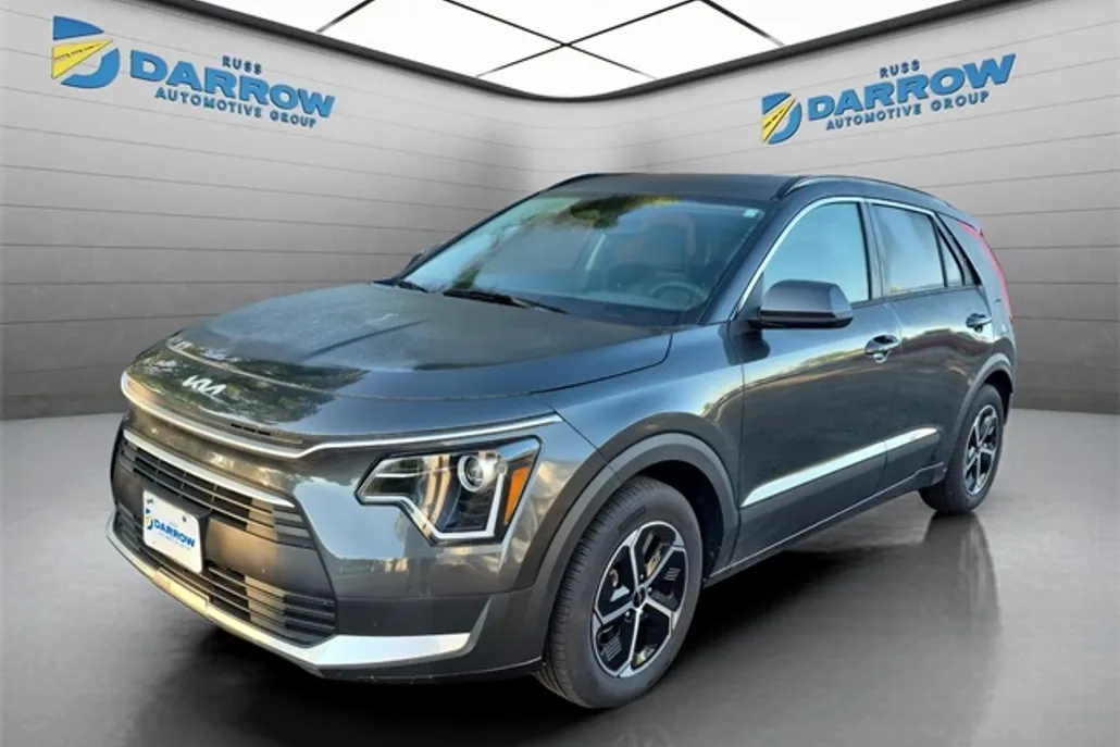 2023 Kia Niro LX photo 1