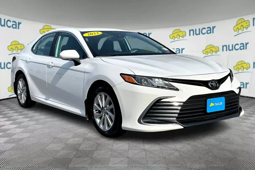 2023 Toyota Camry LE photo 1