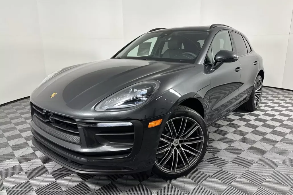 2025 Porsche Macan T photo 1