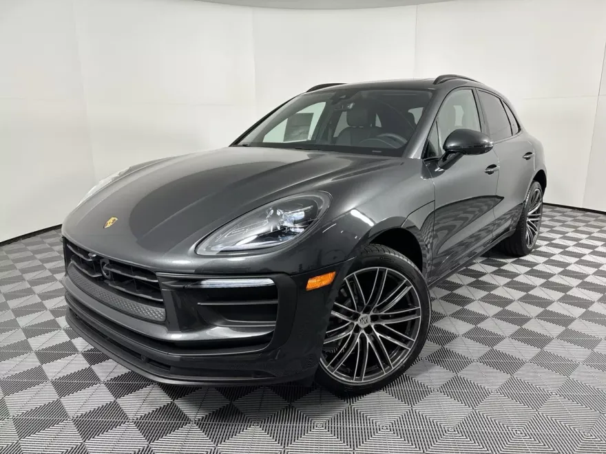 2025 Porsche Macan T photo 1