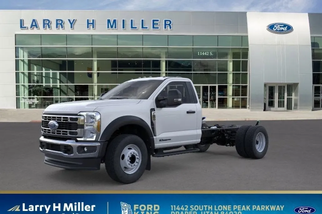 2025 Ford F-600 photo 1