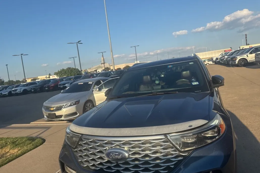 2020 Ford Explorer Platinum photo 1