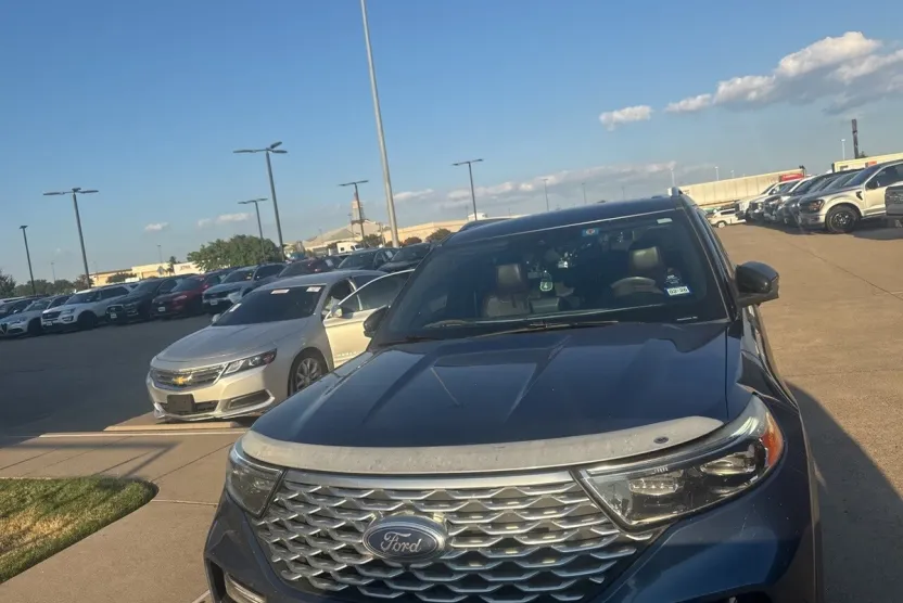 2020 Ford Explorer Platinum photo 1