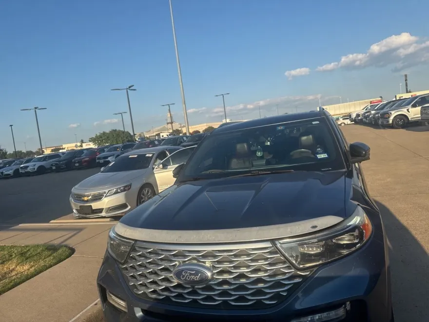 2020 Ford Explorer Platinum photo 1
