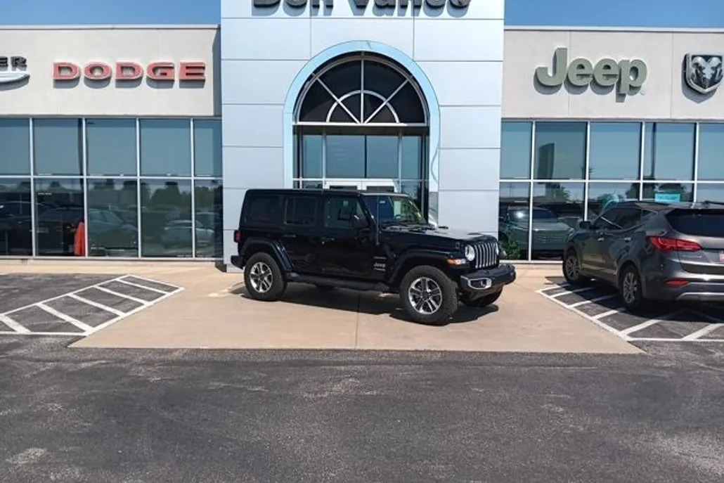 2022 Jeep Wrangler Unlimited Sahara photo 1
