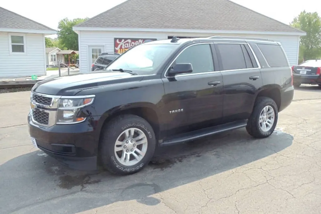 2016 Chevrolet Tahoe LT photo 1