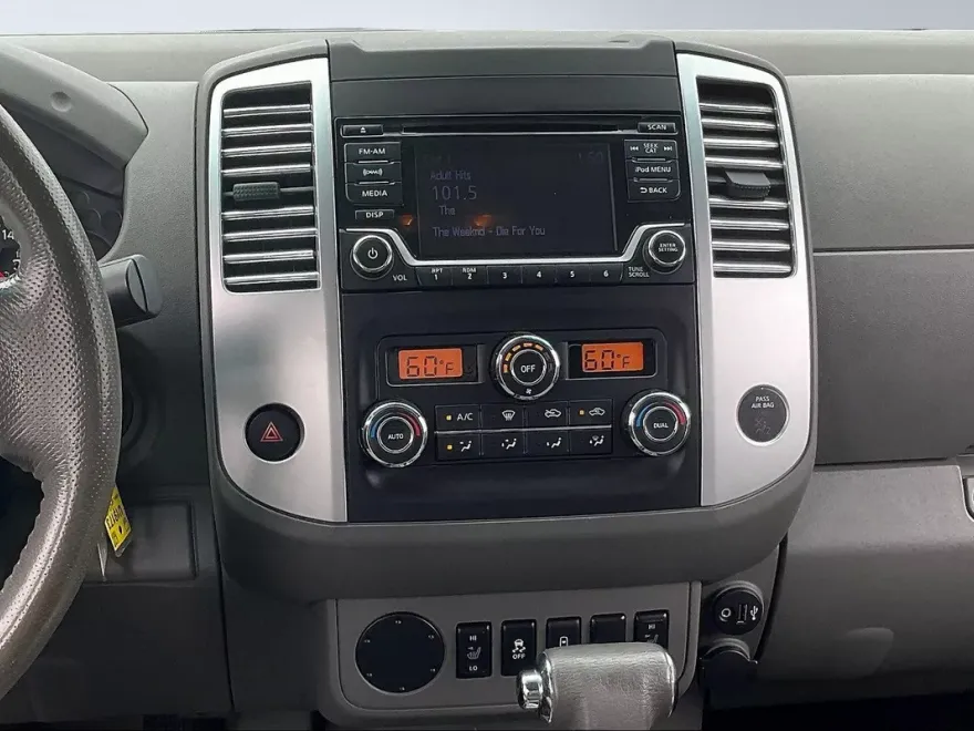 2017 Nissan Frontier SV photo 6