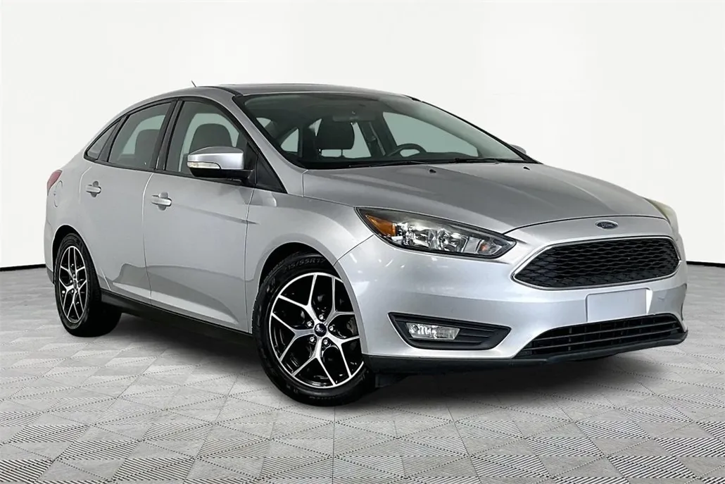 2017 Ford Focus SEL photo 1