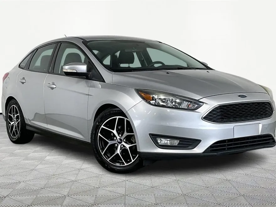 2017 Ford Focus SEL photo 1