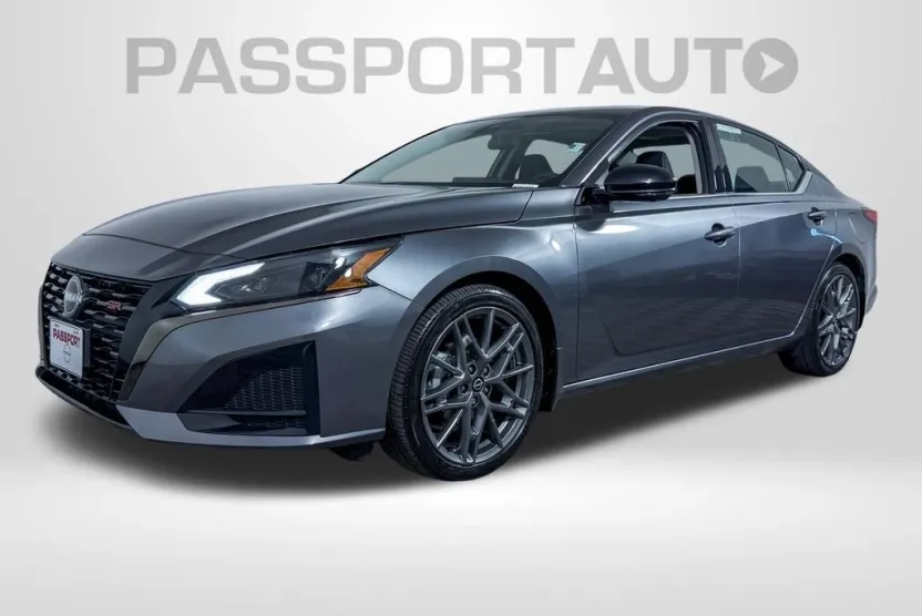 2023 Nissan Altima SR photo 1