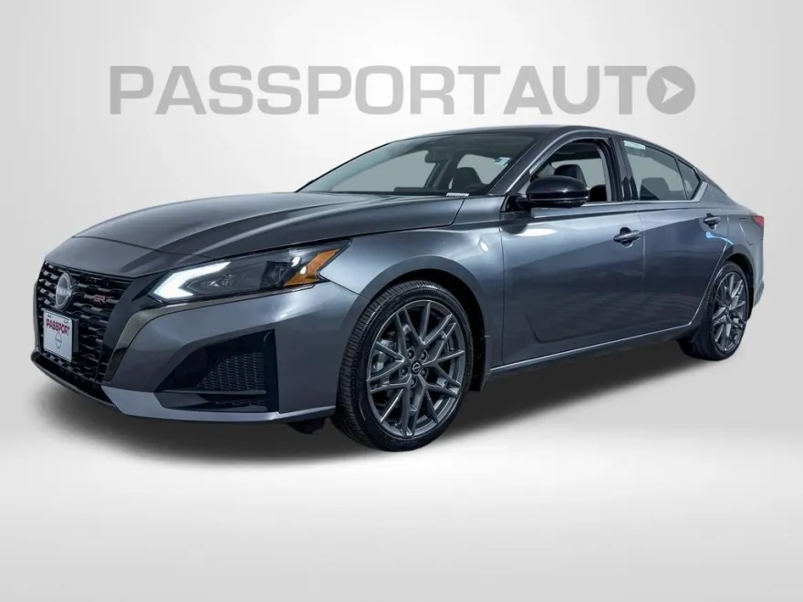 2023 Nissan Altima SR photo 1