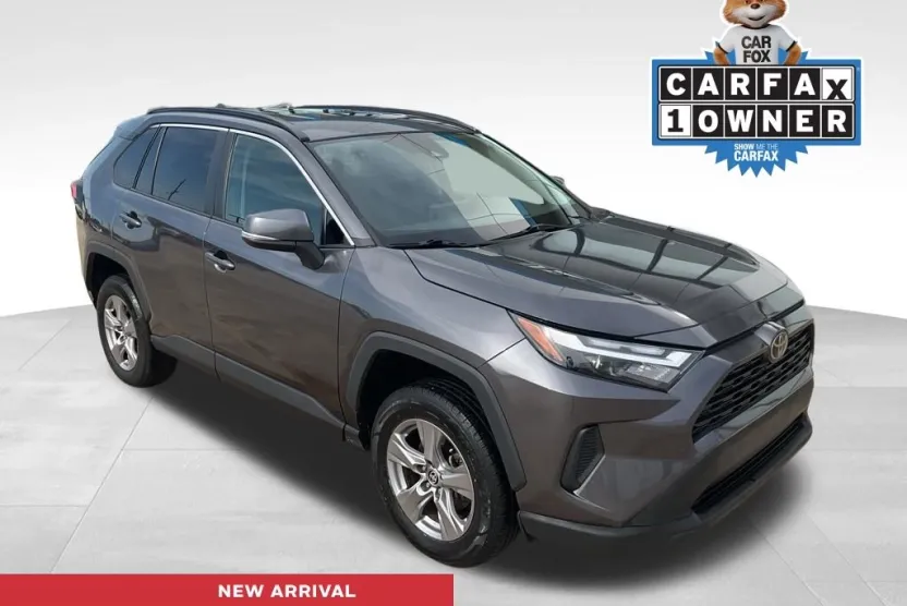 2022 Toyota RAV4 XLE photo 1
