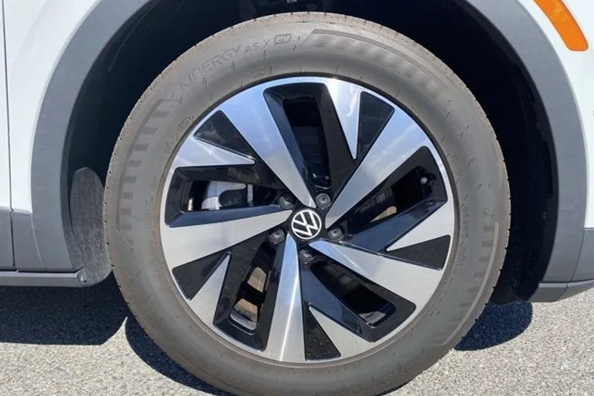 2024 Volkswagen ID.4 Pro photo 1