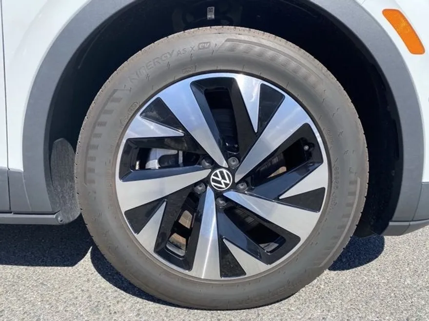 2024 Volkswagen ID.4 Pro photo 1