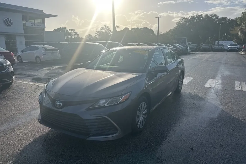 2024 Toyota Camry Hybrid LE photo 1