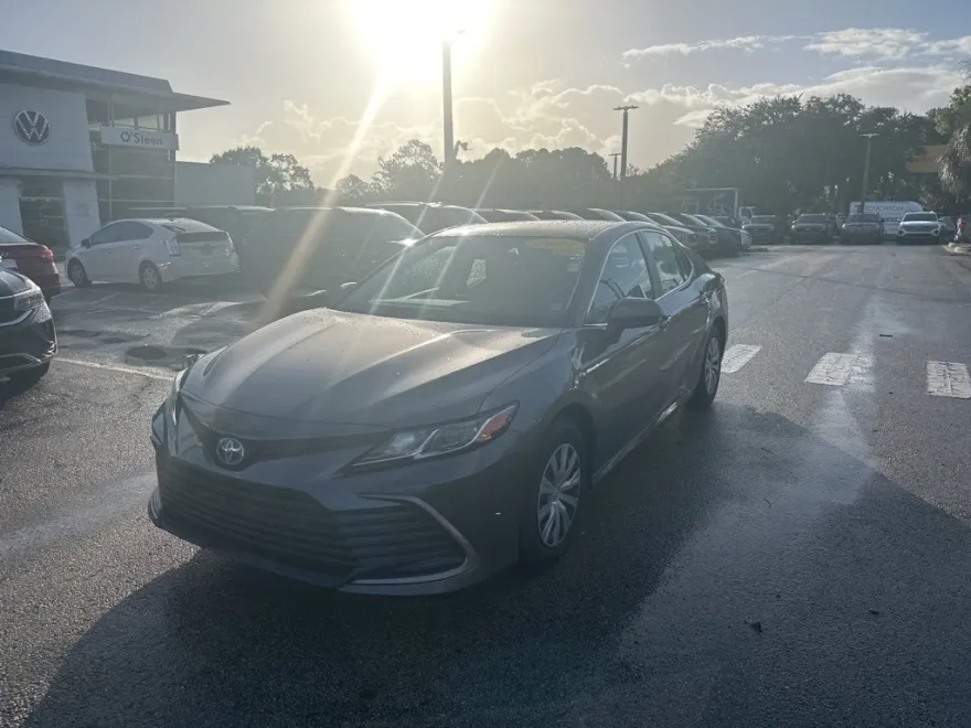 2024 Toyota Camry Hybrid LE photo 1