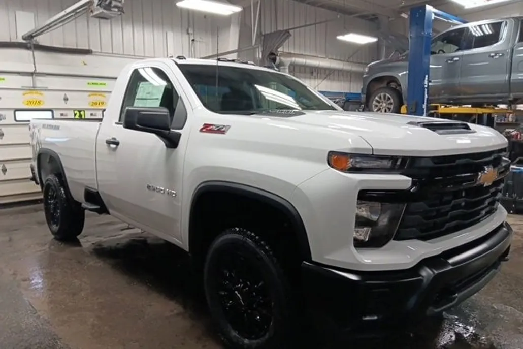 2025 Chevrolet Silverado 2500HD photo 1