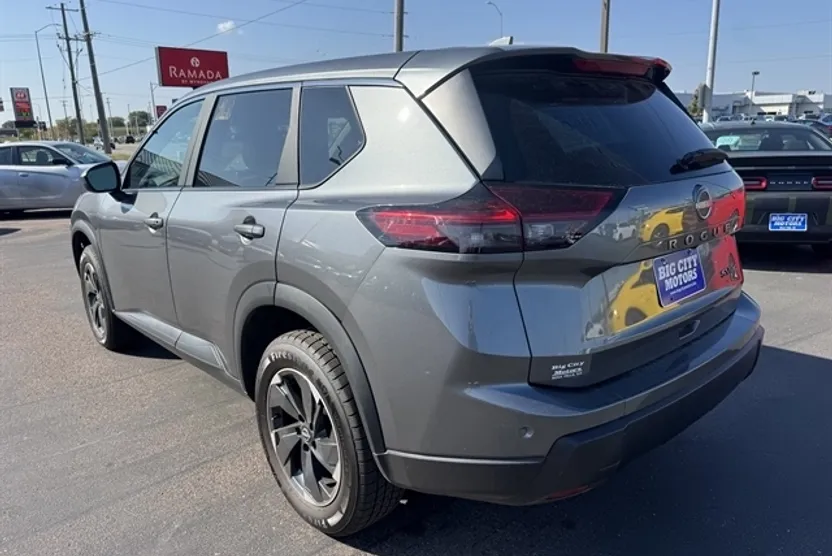 2024 Nissan Rogue SV AWD photo 1