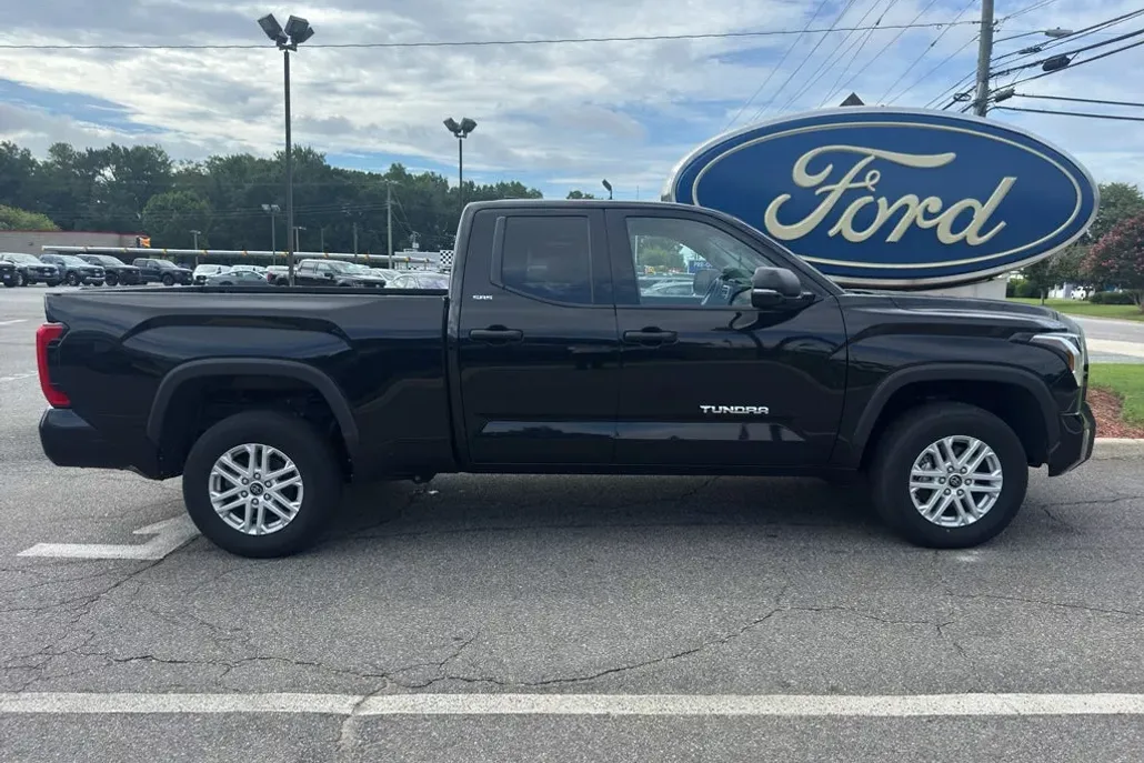 2022 Toyota Tundra SR5 photo 1