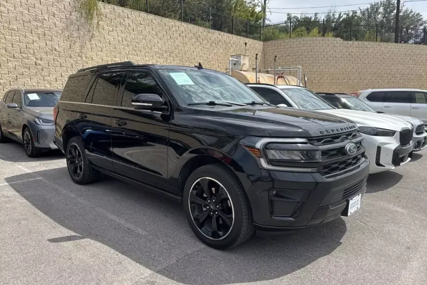 2022 Ford Expedition Limited photo 1