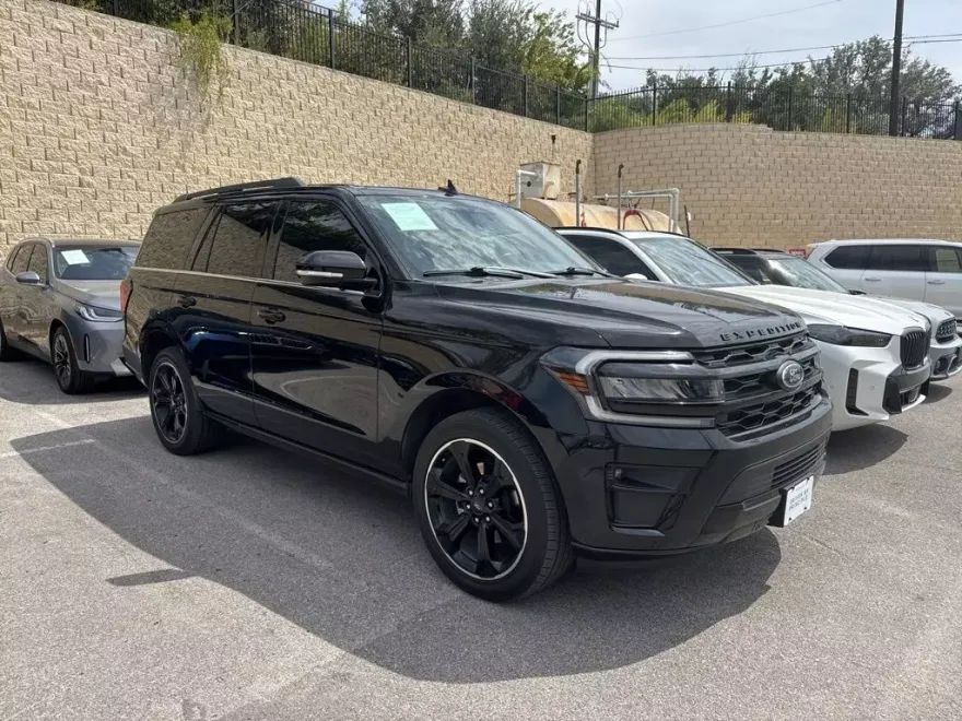 2022 Ford Expedition Limited photo 1