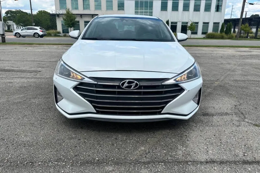 2019 Hyundai Elantra SEL photo 1
