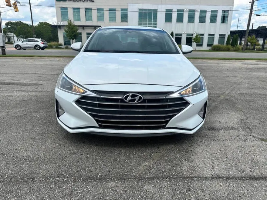 2019 Hyundai Elantra SEL photo 1