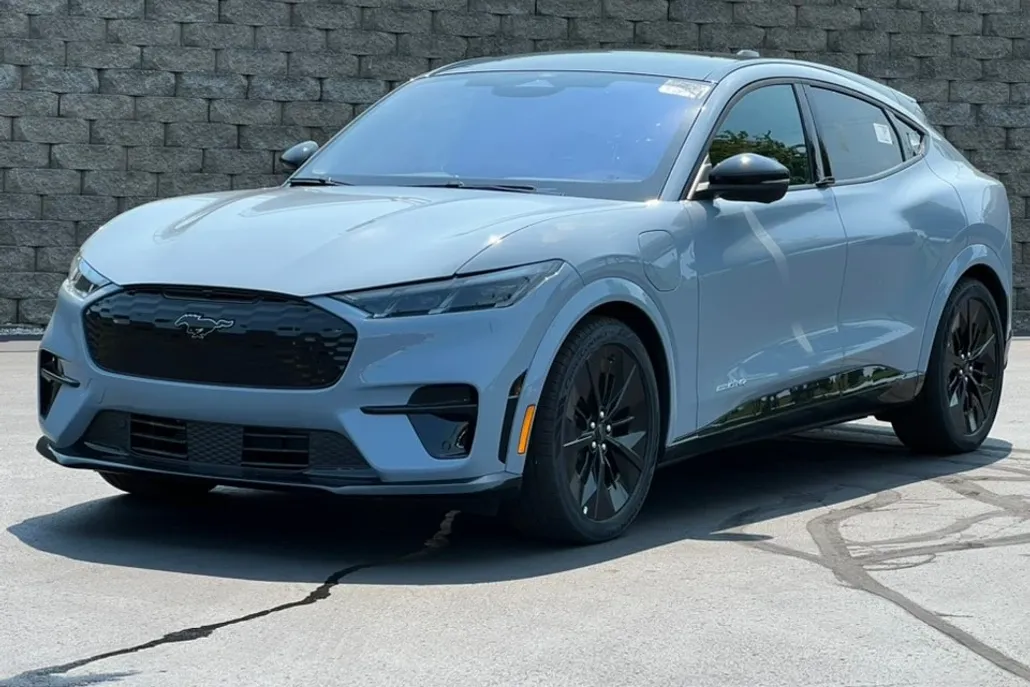 2025 Ford Mustang Mach-E GT photo 1