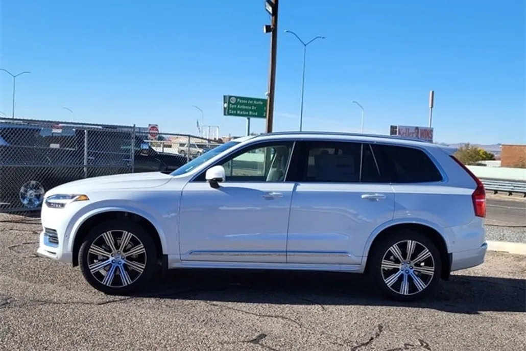 2025 Volvo XC90 photo 1