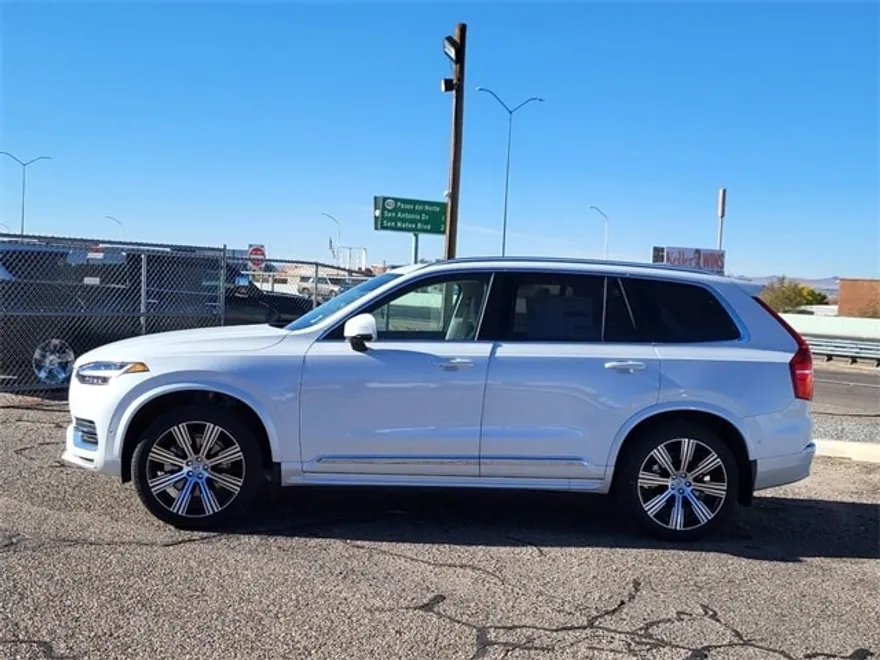 2025 Volvo XC90 photo 1