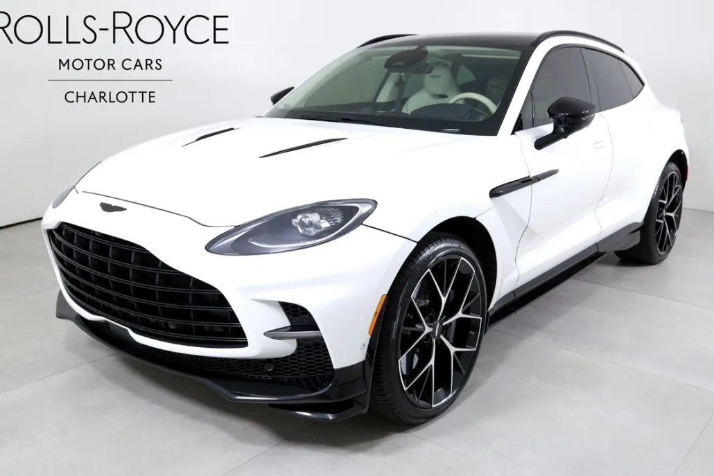 2025 Aston Martin DBX photo 1