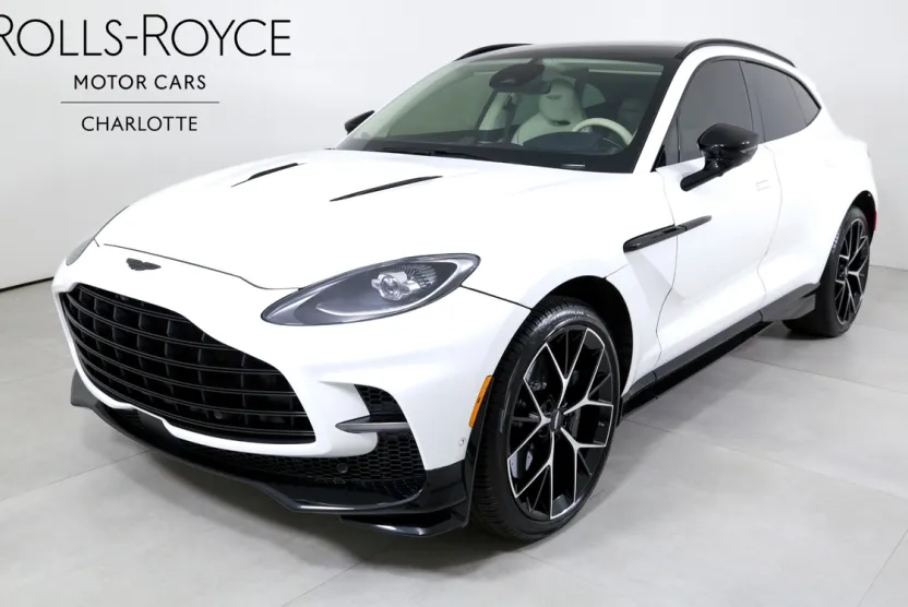 2025 Aston Martin DBX photo 1