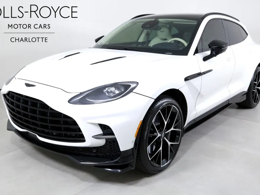 2025 Aston Martin DBX photo 1