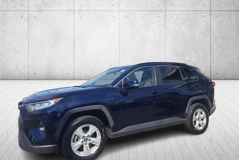 2019 Toyota RAV4 XLE photo 1