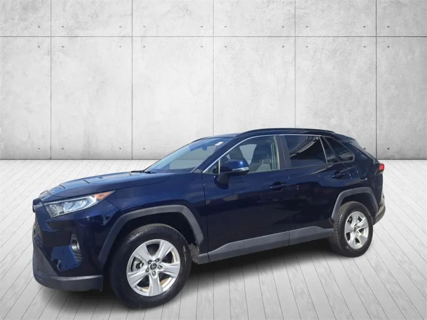 2019 Toyota RAV4 XLE photo 1