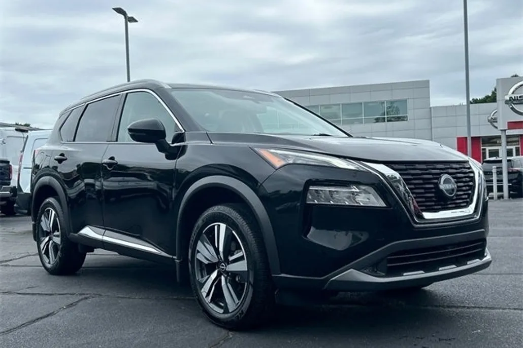 2022 Nissan Rogue SL photo 1