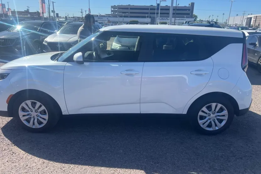 2023 Kia Soul LX photo 1