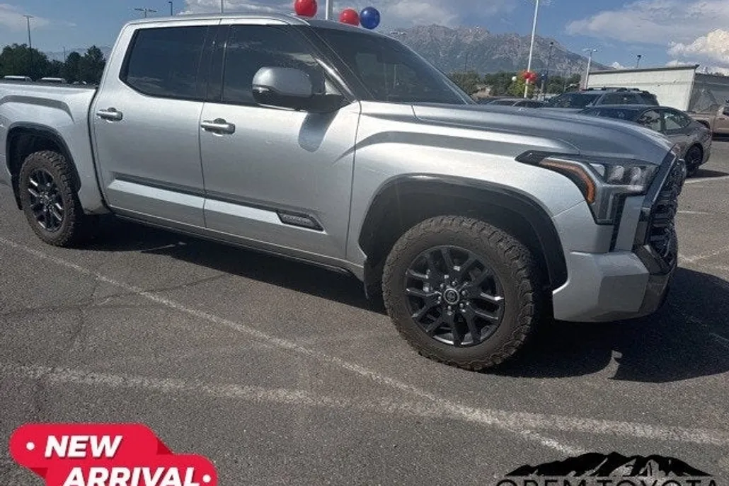 2022 Toyota Tundra Platinum photo 1