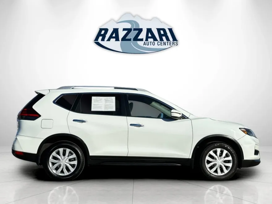 2017 Nissan Rogue S photo 1