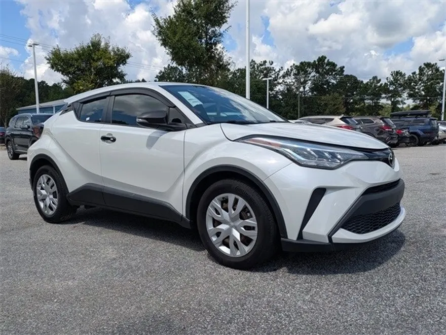 2021 Toyota C-HR LE photo 1