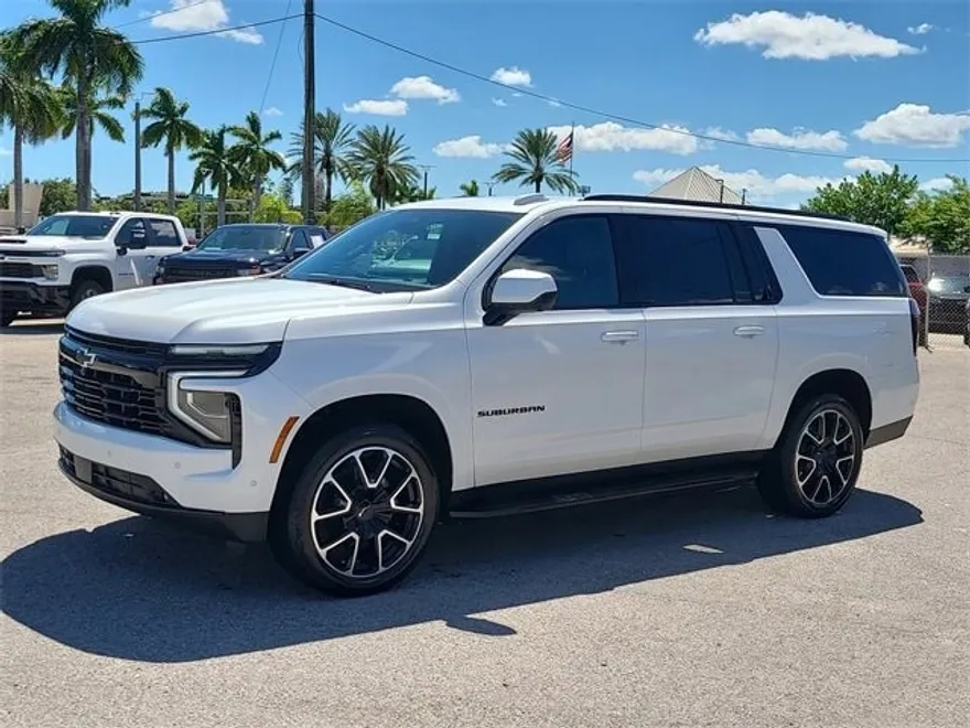 2025 Chevrolet Suburban RST photo 1